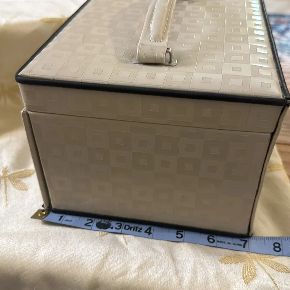 Velvet Lined 3 Drawer Jewelry Box / Organizer w/ Ring Tray and Necklace Belt.